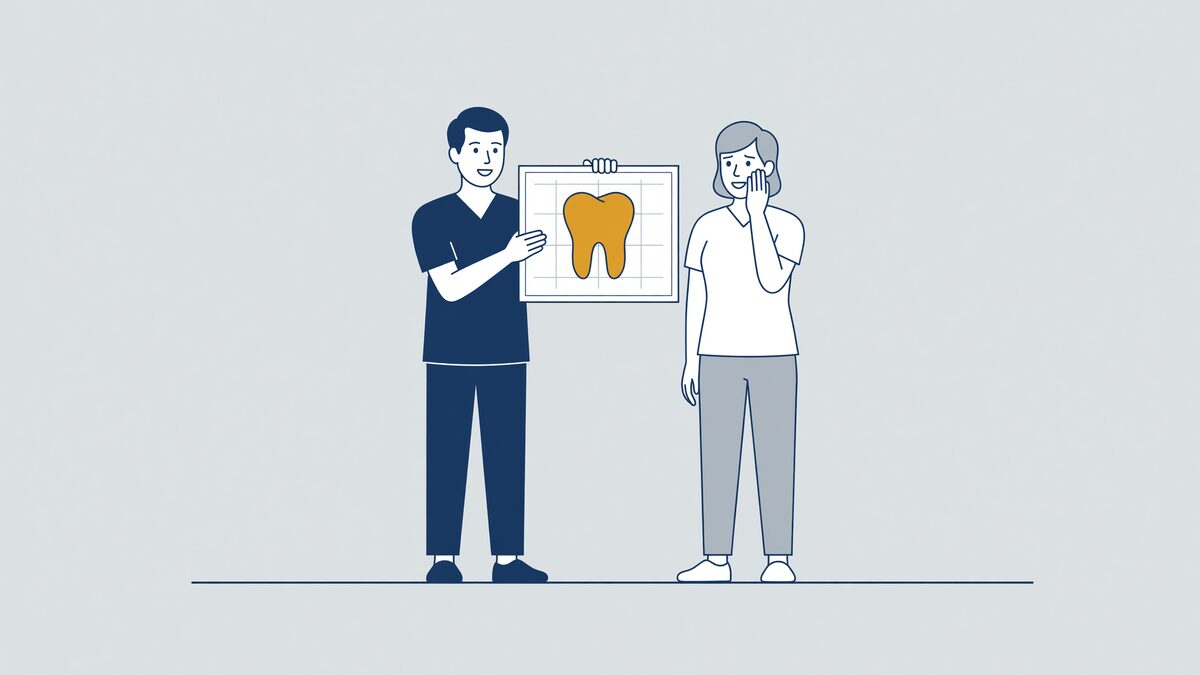 Tandarts toont een rontgenfoto aan een patient met kaakklachten na een medische fout